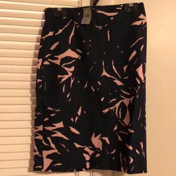 Women’s pencil skirt. Perfect for Spring - Picture 1 of 2